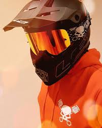 Wurde nur selten getragen und ist in einem guten biete einen grenzgänger hoodie in einem knalligen orange. Grenzgaenger Grenzgaenger Orange Pullover Crossbrille Ls2helmets Mopedlove Fabian Hochecker Fabianhochecker Mystalk