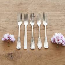 Fourchette De Table Vintage Argent Pour Une Decoration De Table Retro Et Fleurie Lors De Votre Mariage Ou Toute Autr Table Vintage Vaisselle Vintage Vaisselle