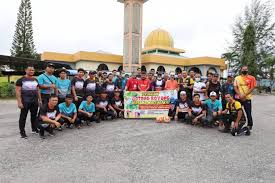 Bagi warga di dusun ini, memasak nasi lemang menjadi salah satu agenda wajib jelang lebaran yang telah dilakukan sejak nenek moyang dahulu. Gotong Royong Persatuan Bola Sepak Pengadil Di Masjid Bari Kitareporters Semua Boleh Jadi Reporter