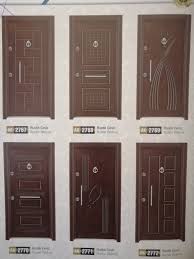 Çelik kapı kanat etrafı paslanmaz kromlu 8,5cm kanat ve kapı kasa ve kanadının çelik üzeri ahşap giydirme olduğu büyük ebatlı apartman kapıları ve villa kapıları ölçülere özel üretilen dış kapılardır. Aktas Door As Kapi