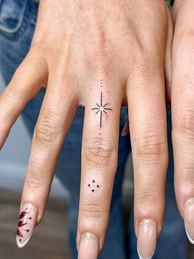 Taurus constellation across her fingers! Finger tattoos but make it ✨ personal ✨ Loved doing this so much ❤️ #taurus #tinytaytoos #tinytattoo #chester #farndon