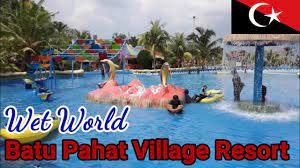 Kalau tempat lain makan dengan kuah coklat dan kacang hancur tapi takde kuah. Wet World Batu Pahat Tempat Menarik Johor Youtube