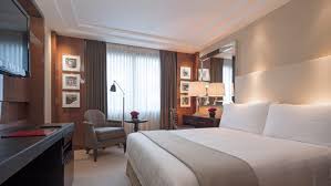 Bed sizes also vary according to the size and degree of ornamentation of the bed frame. Luxury Hotel Suites Facts Book Your Luxury Hotel Suite