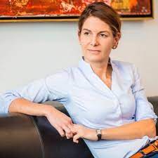 In 2007, she became diekmann's office manager. Tanit Koch Global Shakers