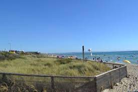 A small cafe is also available at chelsea beach. Chelsea Beach Melbourne