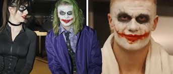 VIDEO. Erling Haaland vermomt zich als The Joker en trekt de straat op,  maar wordt al snel herkend: “Jij bent van City, toch?”