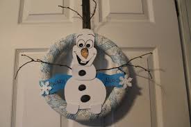 Der winter und weihnachten steht vor der tür, es ist an der zeit die dekorationen aus dem letzten jahr vom speicher zu holen, auszupacken, aufzustellen und ggf. Zum Thema Eiskonigin Basteln 12 Tolle Ideen Fur Deko Und Party Spass
