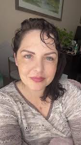 Laurie Mace's Instagram, Twitter & Facebook