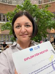 Becoming a Mentor to Support Ukraine Refugees in Sweden's Integration Over  a year ago, I made a life-changing decision to become a mentor in the  mentorship program at Help in Change Drawing