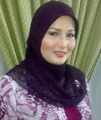 Pantang laranganya adalah mila tidak boleh melihat cermin selama 44 hari. Sumpahan Kum Kum 2012 Mubi