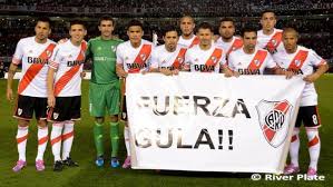 El máximo organismo del fútbol sudamericano informó que todo el plantel del club argentino debía someterse a las pruebas antidopaje. Uzivatel River Plate Na Twitteru El Plantel De River Poso Con Una Bandera En Apoyo A Martin Aguirre Http T Co Ovoz15dmjb
