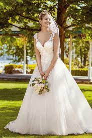 Das perfekte hochzeitskleid für kurvige frauen. Brautkleider By Kleemeier Hochzeitskleider Brautmode