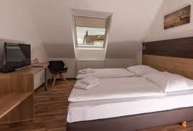 September 2021 eröffnet matthias jung, deutschlands lustigster jugendexperte & spiegel bestseller autor, um 20.00 uhr in der gemeindehalle rielingshausen die kultursaison 2021/2022. Ludwigsburg Pensionen Zimmer Unterkunfte Ab 31