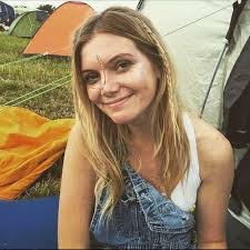 Laura Townson's Instagram, Twitter & Facebook