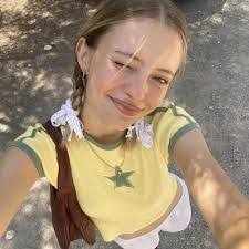 Suzanne Stjohn's Instagram, Twitter & Facebook