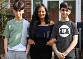 We'll show you whay one community is doing to keep kids safe and. Teenage Sons Of Ex Glamour Model Say Selfie Taking Makes Them Cringe Daily Mail Online