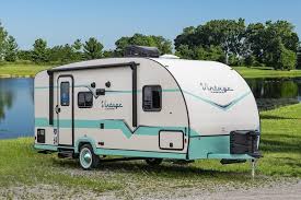 The 12 best lightweight travel trailers and campers under 3,000 pounds. 7 Best Travel Trailers Under 4 000 Lbs In 2021 Rvblogger