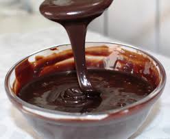 Calda De Chocolate Derretido Com Creme De Leite Calda De Chocolate Cobertura De Chocolate Aprenda A Fazer Visite Https Goo Calda De Chocolate Recheio De Chocolate Simples Cobertura De Bolo De Chocolate