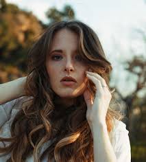 Song Premiere: Emily Hackett