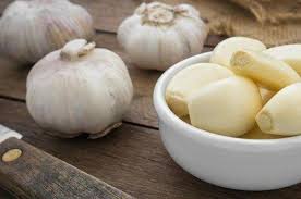 Bawang putih mengandung zat anti kanker sehingga mengonsumsinya secara teratur sebelum tidur bisa mencegah kanker perut dan kanker usus besar. Tak Banyak Yang Tahu Letakkan Bawang Putih Di Bawah Bantal Sebelum Tidur Manfaatnya Luar Biasa Bagi Tubuh Coba Kalau Tak Percaya Semua Halaman Pop Grid Id