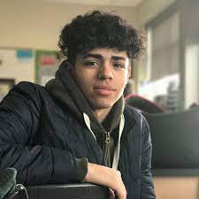The look is very girly and romantic. Cute Curly Hair Boys Mexican Novocom Top