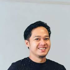 ✈️ Bernoulli's Principle in action! When air moves through a narrow space,  it speeds up and the pressure goes down. Airplane wings use the same idea:  🔹 Air moves faster over the