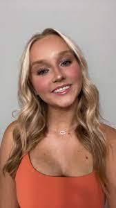 Annie Leak's Instagram, Twitter & Facebook