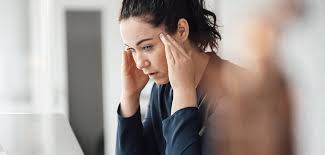 Krank und trotzdem ins Büro? Diese Konsequenzen sollten Sie kennen