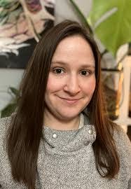 Leanne Hunt's Instagram, Twitter & Facebook