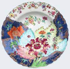 A Pair Of Chinese Famille Rose Tobacco Leaf Plates Qianlong Period Of Barbed And Lobed Outline Enameled With The Tobacco Leaf Porcelain Art Chinese Pottery