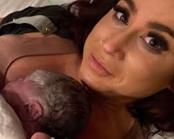 She's attracted occasional criticism over the years, but for the most part, the perennial fan favorite has. Chelsea Houska Gives Birth Ready To See The Footage The Hollywood Gossip
