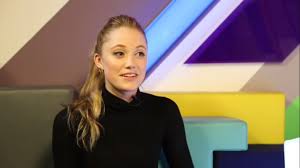 By the end of the first novel, you realize that he is successfully manipulating the. Watch Ringer Actress Maika Monroe Talks 5th Wave Movie In New Interview Bookstacked