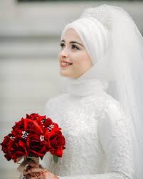 صور عروسة عرسان صورة عروسة بالحجاب صور لفة طرحة عروسة احلى عروسة عريس وعروسة افكار افر Womens Wedding Dresses Muslim Wedding Dresses Muslimah Wedding Dress