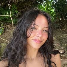 Lily Thurman's Instagram, Twitter & Facebook