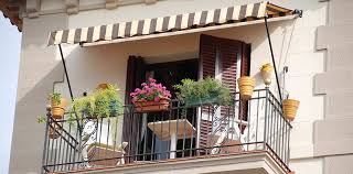 Ein sonnensegel kann farbe auf deinen balkon bringen. Wie Kann Ich Meinen Balkon Gestalten Ideen Tipps Herold At