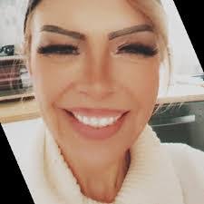 Raquel Hodges's Instagram, Twitter & Facebook