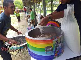 8.020 resep es krim ala rumahan yang mudah dan enak dari komunitas memasak terbesar dunia! Ais Krim Goyang