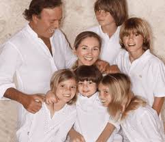 Biography by stephen thomas erlewine. 5 Beruhmte Personlichkeiten Mit Grossen Familien Ich Bin Mutter