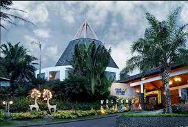 Songgoriti juga punya tempat wisata dalam bentuk resor berkonsep tradisional jepang, yakni the onsen hot spring resort batu. Daftar Penginapan Murah Dan Strategis Menuju Wisata Batu