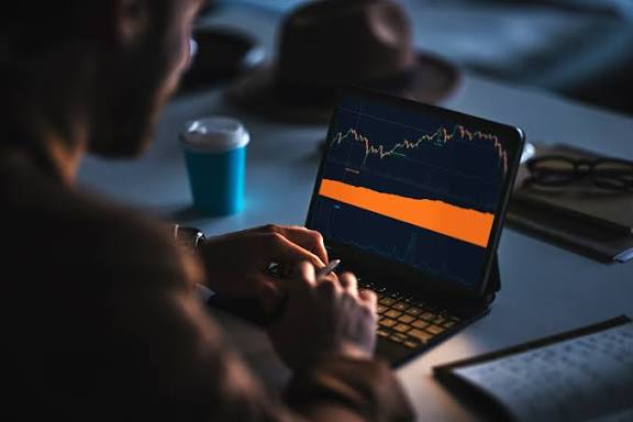 Stock market crash survival and long-term investor strategy 2025