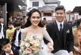 Đám cưới của tình cũ hà duy và chồng doanh nhân được tổ chức vào 2/10 vừa qua tại một khách sạn lớn ở hà nội. Cáº­n Cáº£nh Ä'am CÆ°á»›i Cá»• Tich Cá»§a Cáº§u Thá»§ Duy Máº¡nh Va Quá»³nh Anh