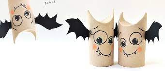 Pour les fêtes de fin d'année, on a tous envie de sublimer notre maison avec une déco encore plus originale que l'hiver d'avant. Une Chauve Souris Fabriquee Avec 1 Rouleau De Papier Toilette Bricolage Halloween Rouleau Papier Bricolage Halloween Rouleau Chauve Souris Halloween Rouleau