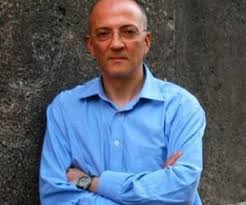 Bu esnada da birçok gazete ve dergide editörlük yapmıştır. Mete Cubukcu Kimdir Kac Yasinda Nereli Boyu Ve Kilosu Biliyo Org