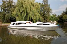 A comfortable cruiser with plenty of space and terrific sea keeping abilities as well as good range capabilities benefitting from large fuel tanks. Moonraker Richardson S Boating Holidays