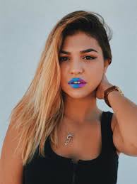 Bárbara sofia holanda bandeira (born 23 june 2001, in azeitão) is a portuguese pop singer. Barbara Bandeira On Twitter