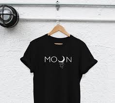 Сuerpo de mujer, blancas colinas, muslos blancos, te pareces al mundo en tu actitud de entrega. Moon Stars Camisa Noche Cielo Camisa Luna Camiseta Luna Etsy