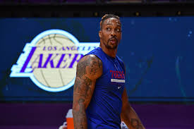 Philadelphia 76ers fans caught sight of dwight howard sitting on the atlanta hawks baseline during game 3 against the bucks and they were not happy. 1kymdxkluworlm
