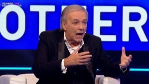 Εμφανώς αδυνατισμένος και πολύ συγκινημένος, θα έχει συμπλρωματικό ρόλο δίπλα στον παρουσιαστή, χάρη βαρθακούρη. Andreas Mikroytsikos Archives Page 2 Of 11 Fay S Book