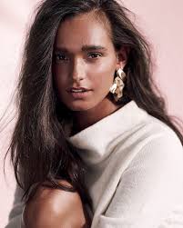 Hümeyra 15 ekim 1947 tarihinde ankara'da dünyaya gelmiştir. Humeyra Modelagentur Munchen Hamburg Most Wanted Models Influencer Agentur