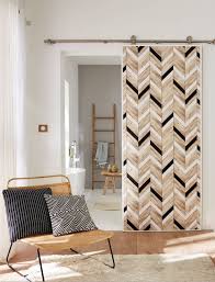 Coup De Cœur Pour Cette Porte Coulissante Qui Permet De Cloisonner L Espace Avec Elegance Pratique Et E Papier Peint Effet Bois Deco Maison Decoration Maison
